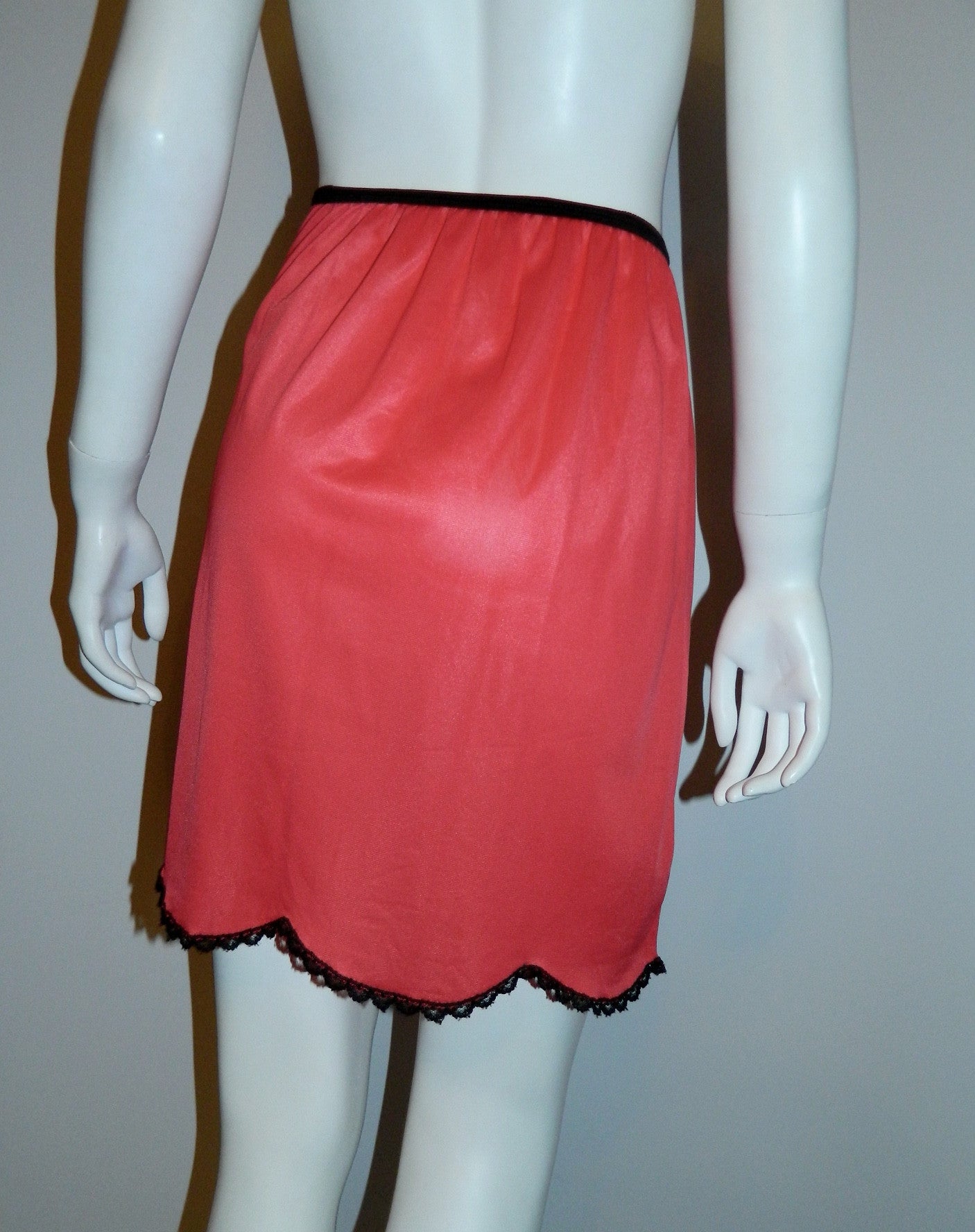vintage 1960s half slip / red LOVE skirt black lace embroidery S - M