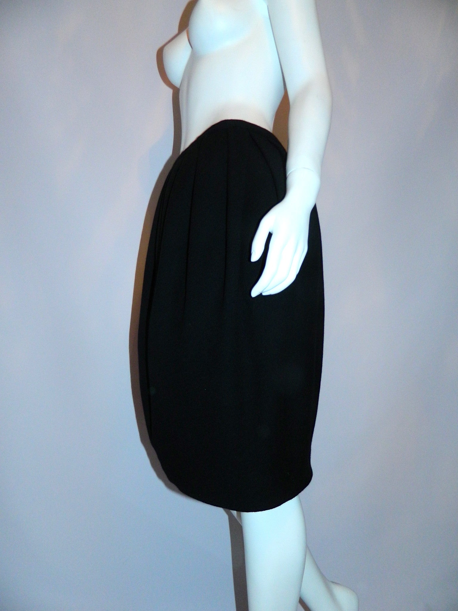 early DKNY Donna Karan New York black wool tulip skirt US 12