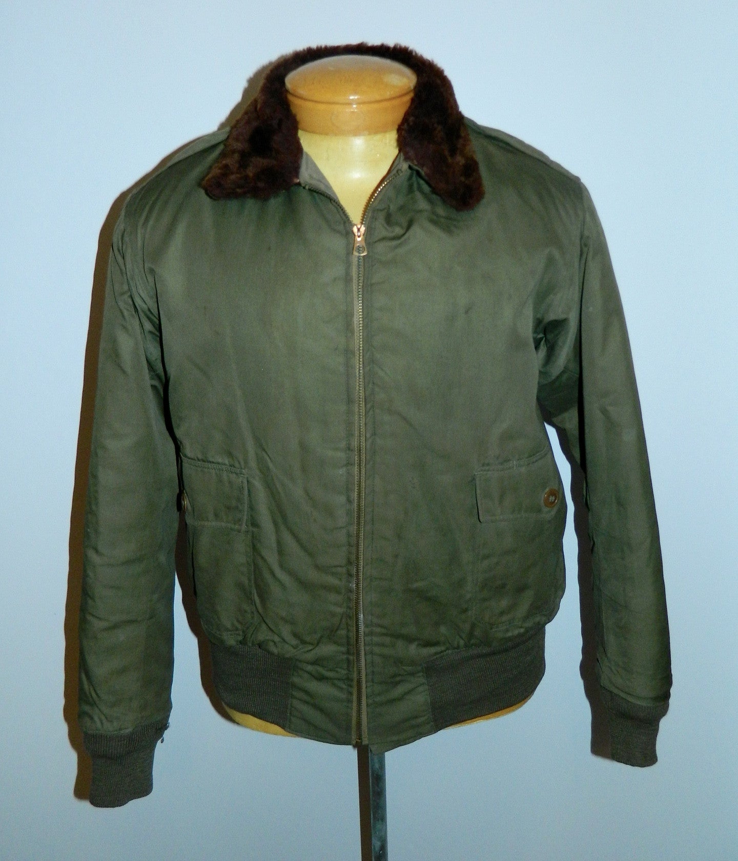 vintage 1940s B 10 flight jacket USAAF WWII cloth bomber jacket 42