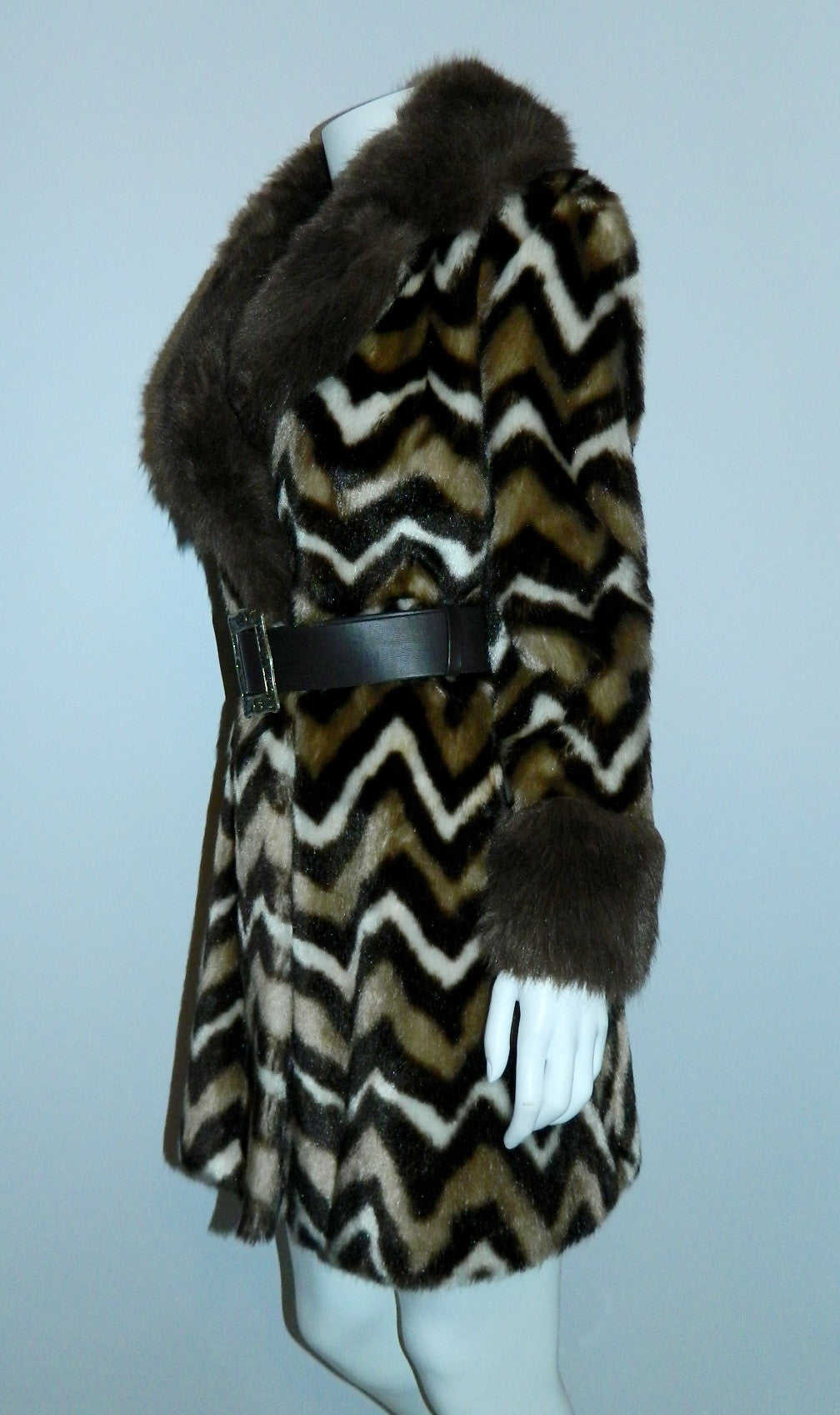 MOD 1960s faux fur coat brown Zig Zag ANIMAL print jacket XS - S