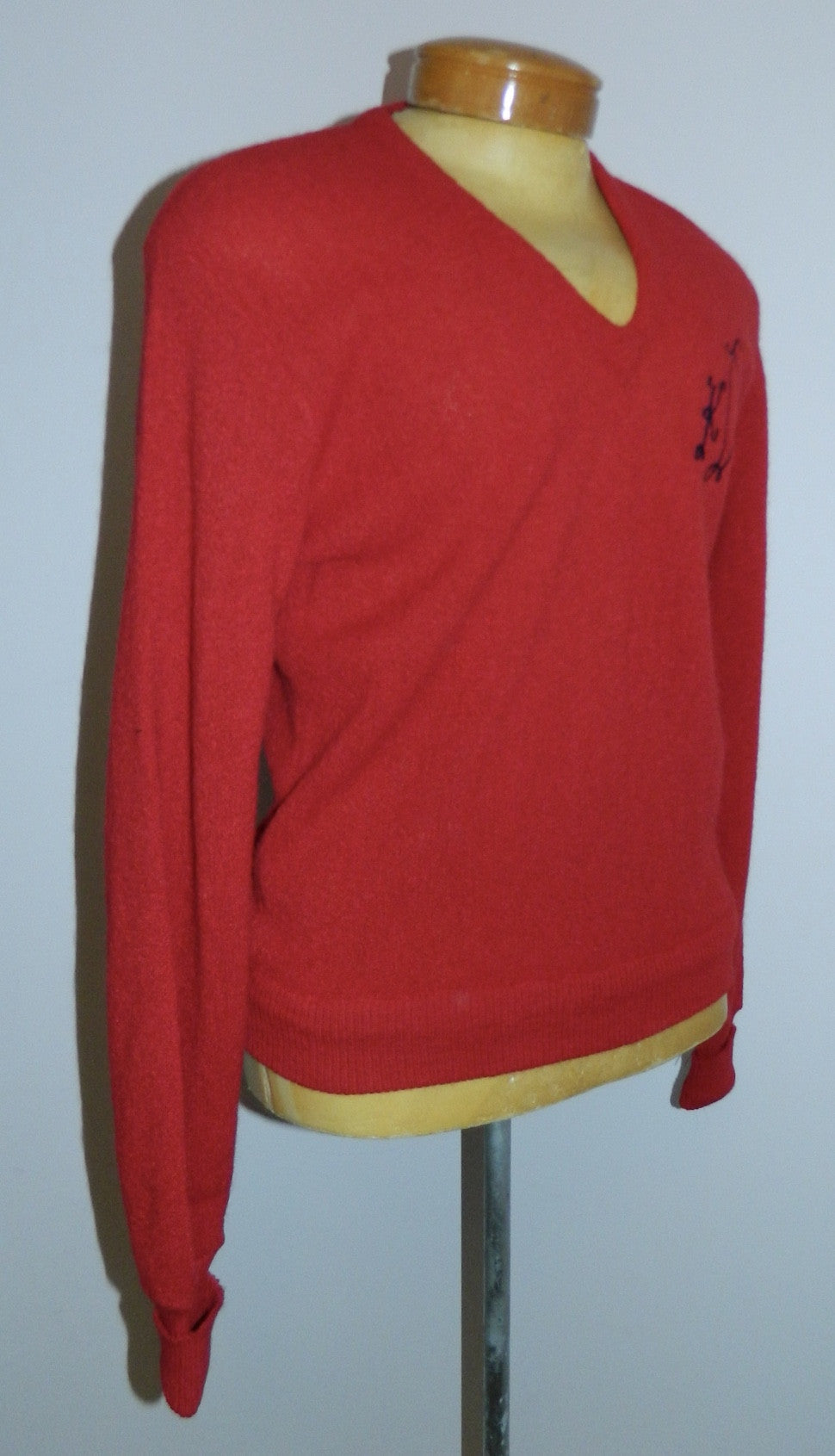 vintage 1950s sweater red Alpaca knit V- neck monogram Mens S