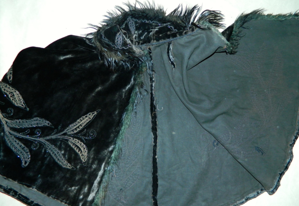 antique velvet cape 1800s Victorian dark brown capelet beaded soutache / fur trim