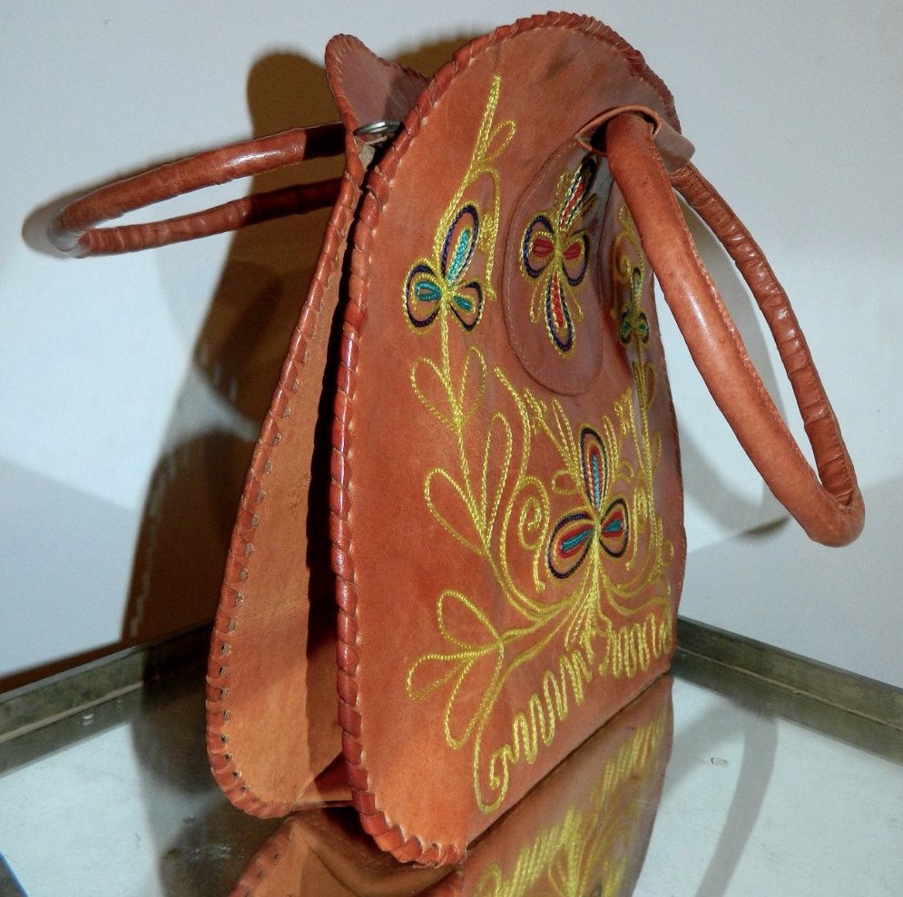 vintage 1970s embroidered bag / brown leather HIPPIE purse / floral handbag