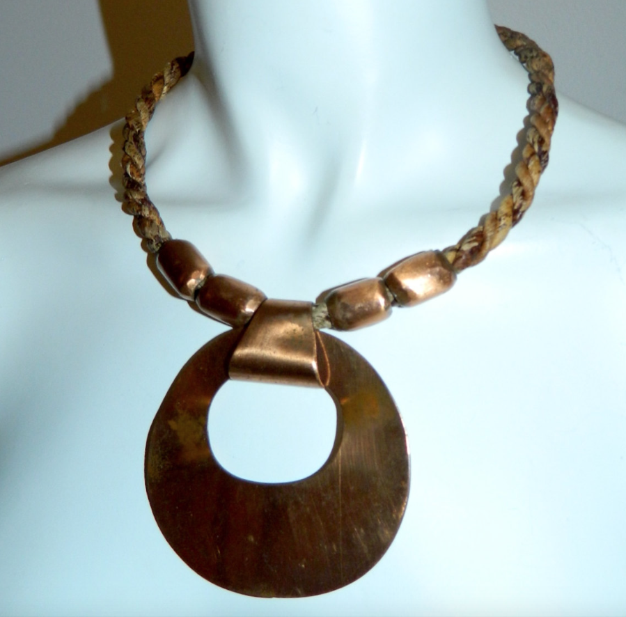 Brutalist vintage 1970s copper pendant necklace / woven rope choker