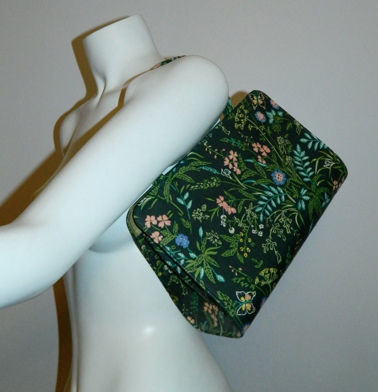 vintage 1960s handbag Margaret Smith floral purse ferns snails