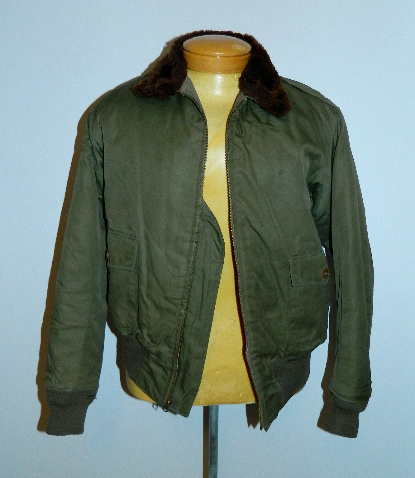 vintage 1940s B 10 flight jacket USAAF WWII cloth bomber jacket 42