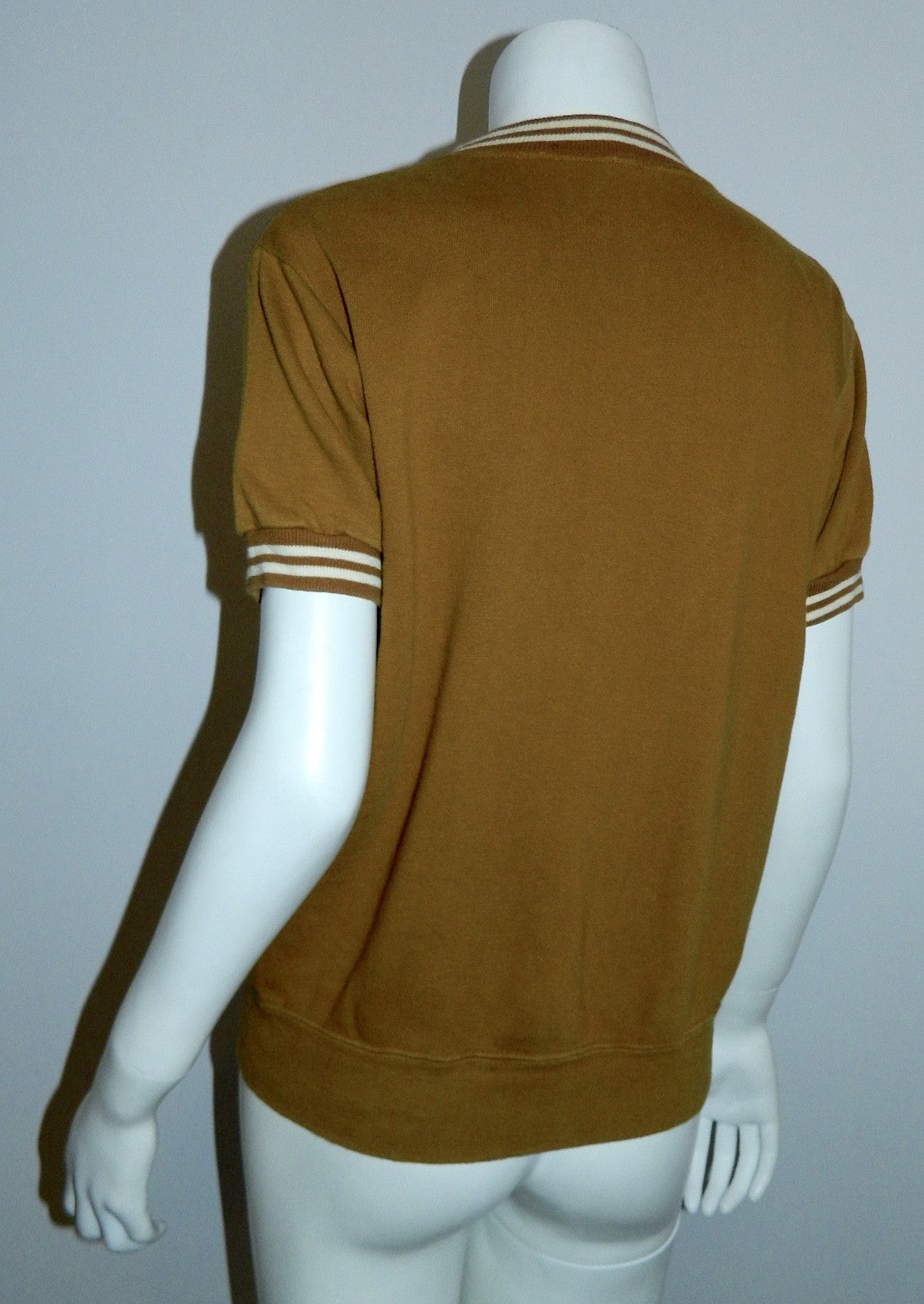 vintage 1960s sweatshirt University of Chicago tee shirt gold adult XS - S MCM