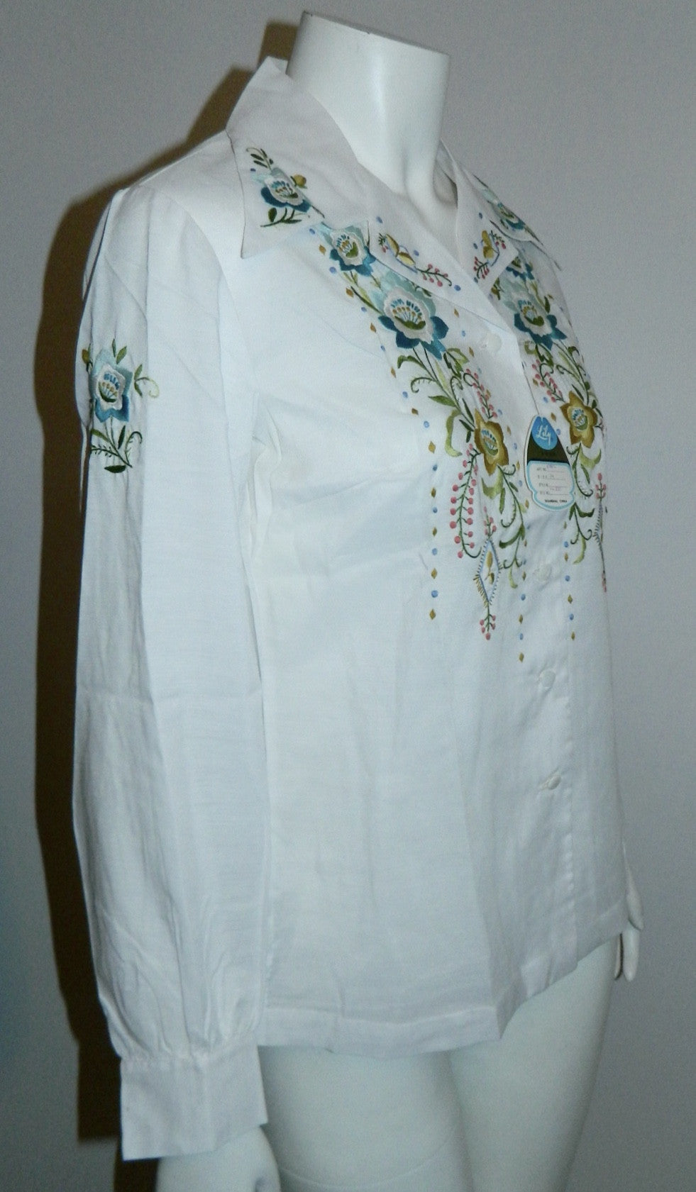 vintage white blouse 1970s hand embroidered flowers Lily XS / 34 NOS