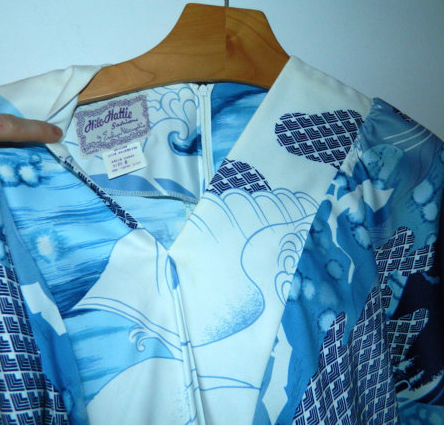 vintage Hilo Hattie dress 1970s Evelyn Margolis caftan kimono Hawaiian maxi gown blue waves XS - S